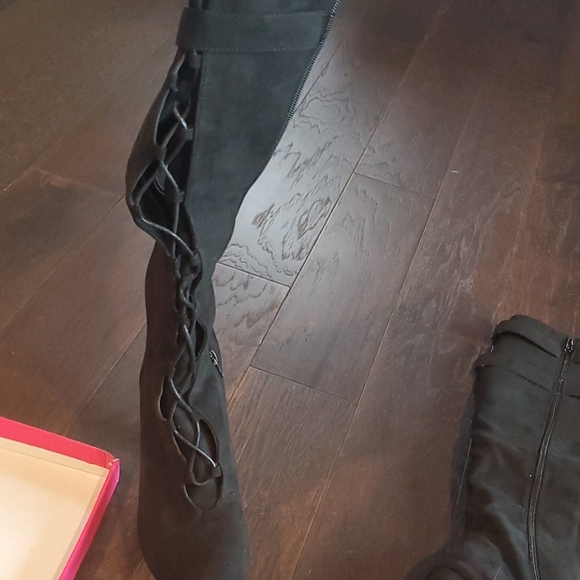 Womens boots - Picture 2 of 2